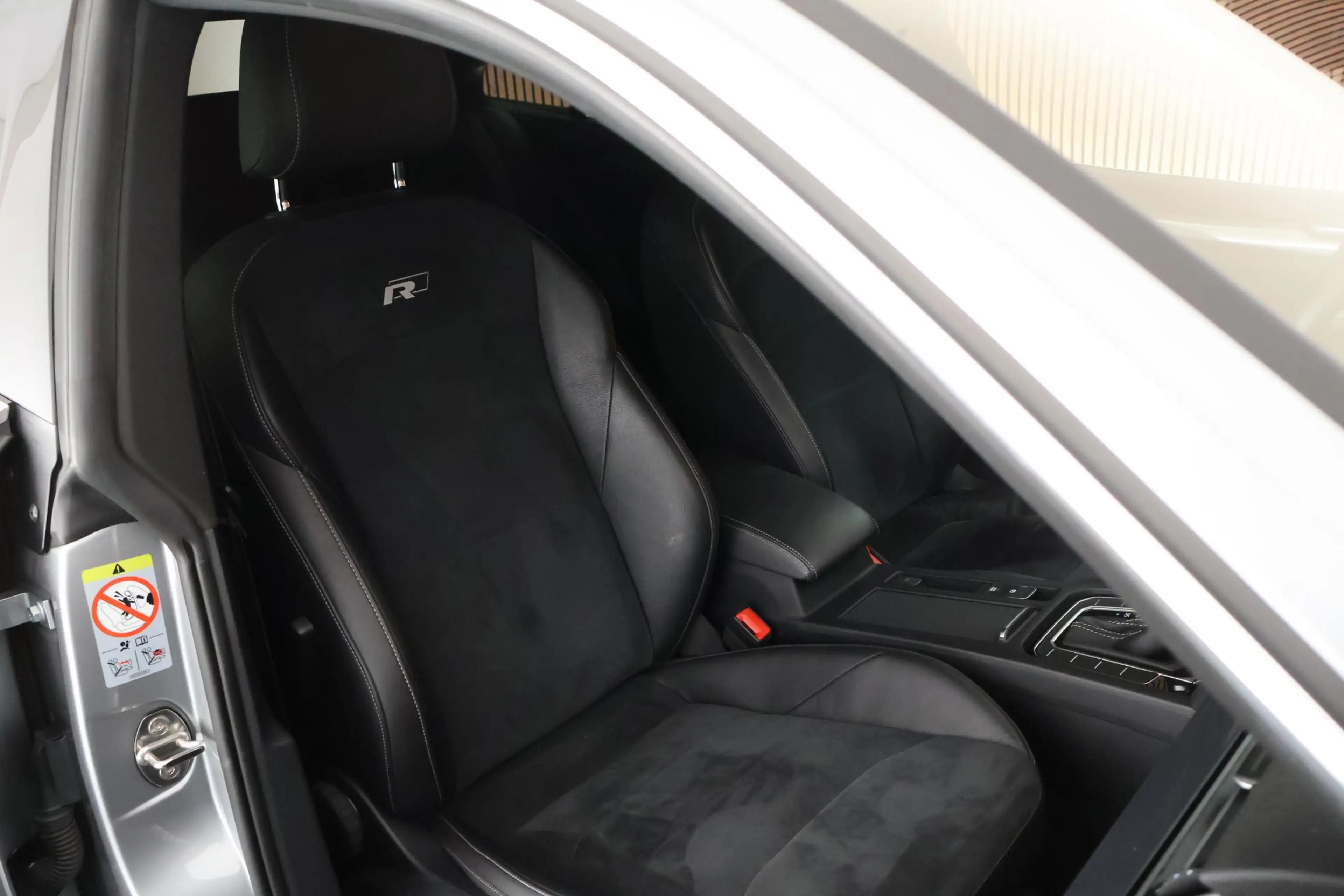 Volkswagen Arteon 1.5 TSI 150pk DSG 2x R-Line Trekhaak Stoelverwarmi — photo 2