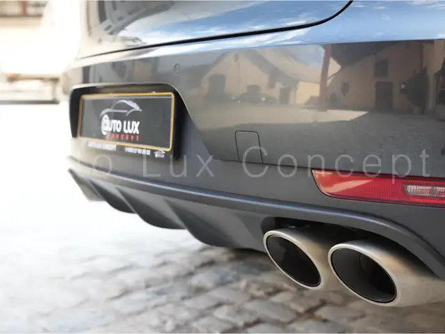 Porsche Macan view 11