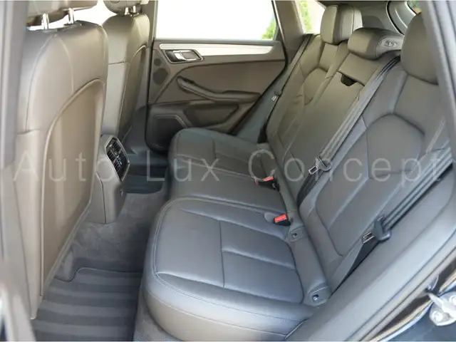 Porsche Macan view 8