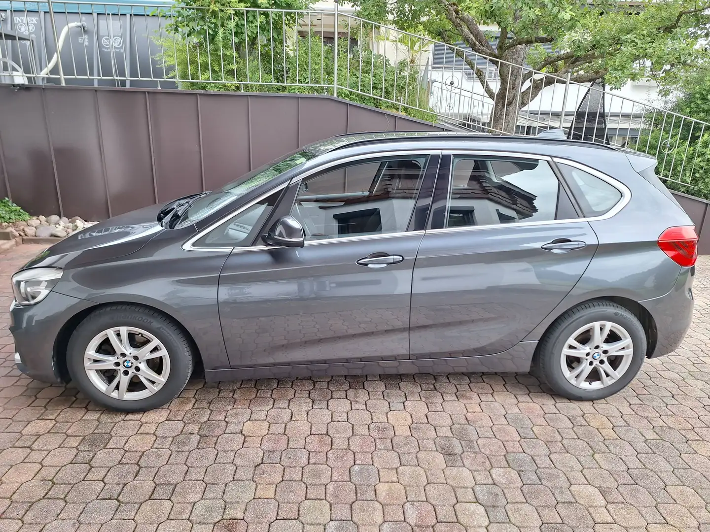 BMW 216 216d Active Tourer Aut. Grau - 2