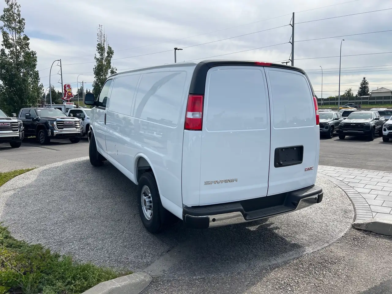 GMC Savana снимка GMC Savana