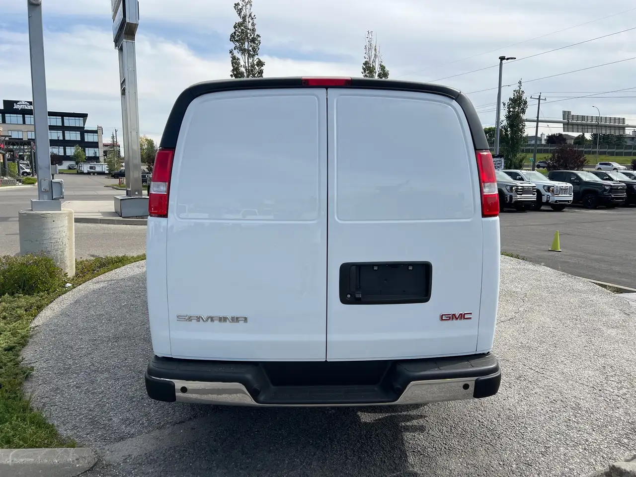 GMC Savana снимка GMC Savana