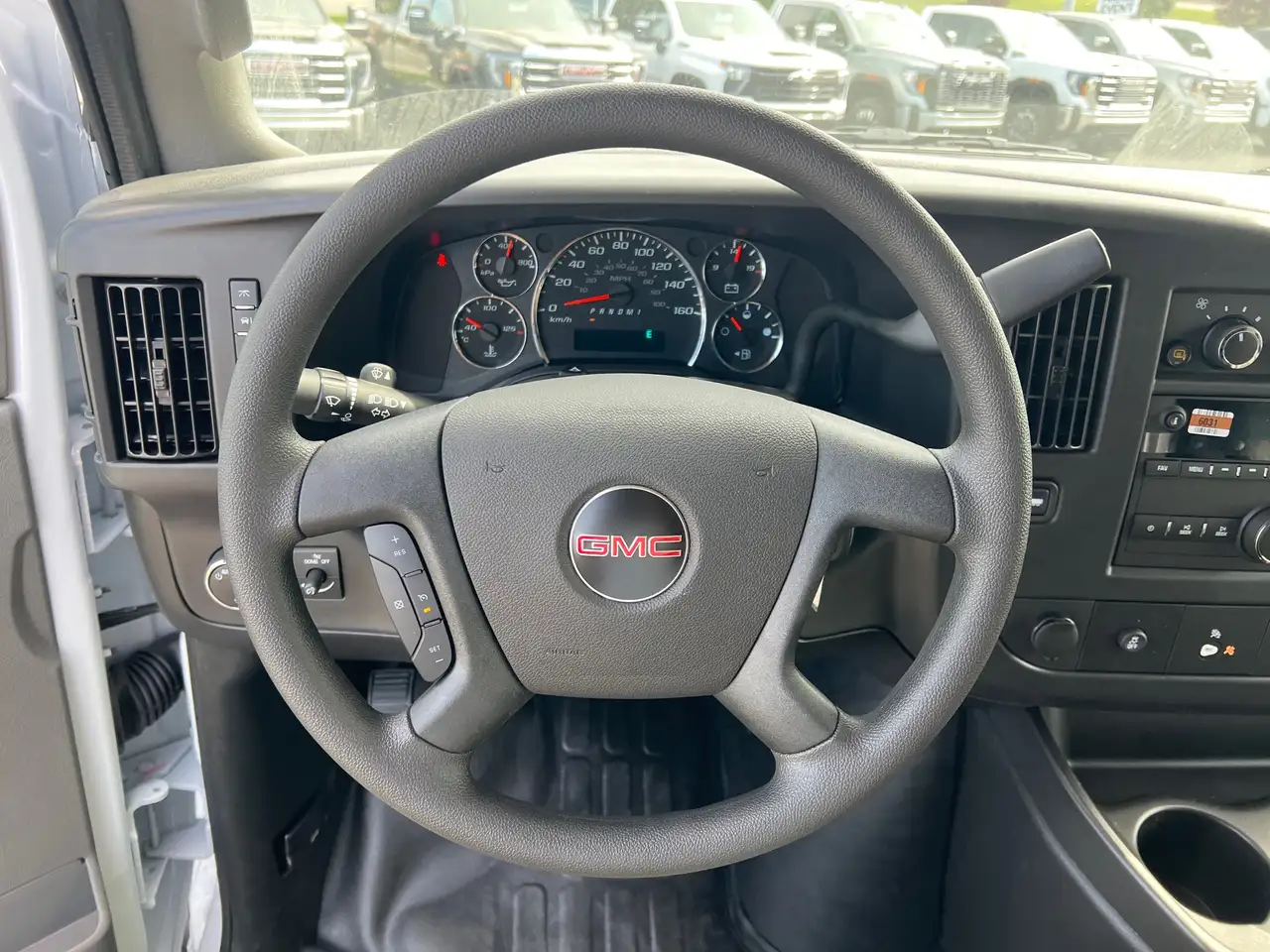 GMC Savana снимка GMC Savana