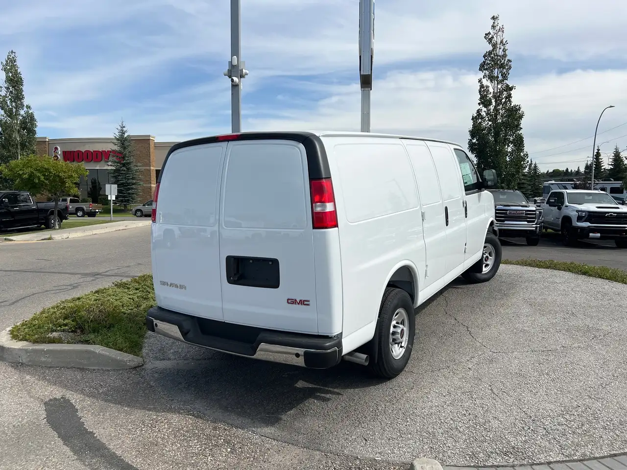 GMC Savana снимка GMC Savana