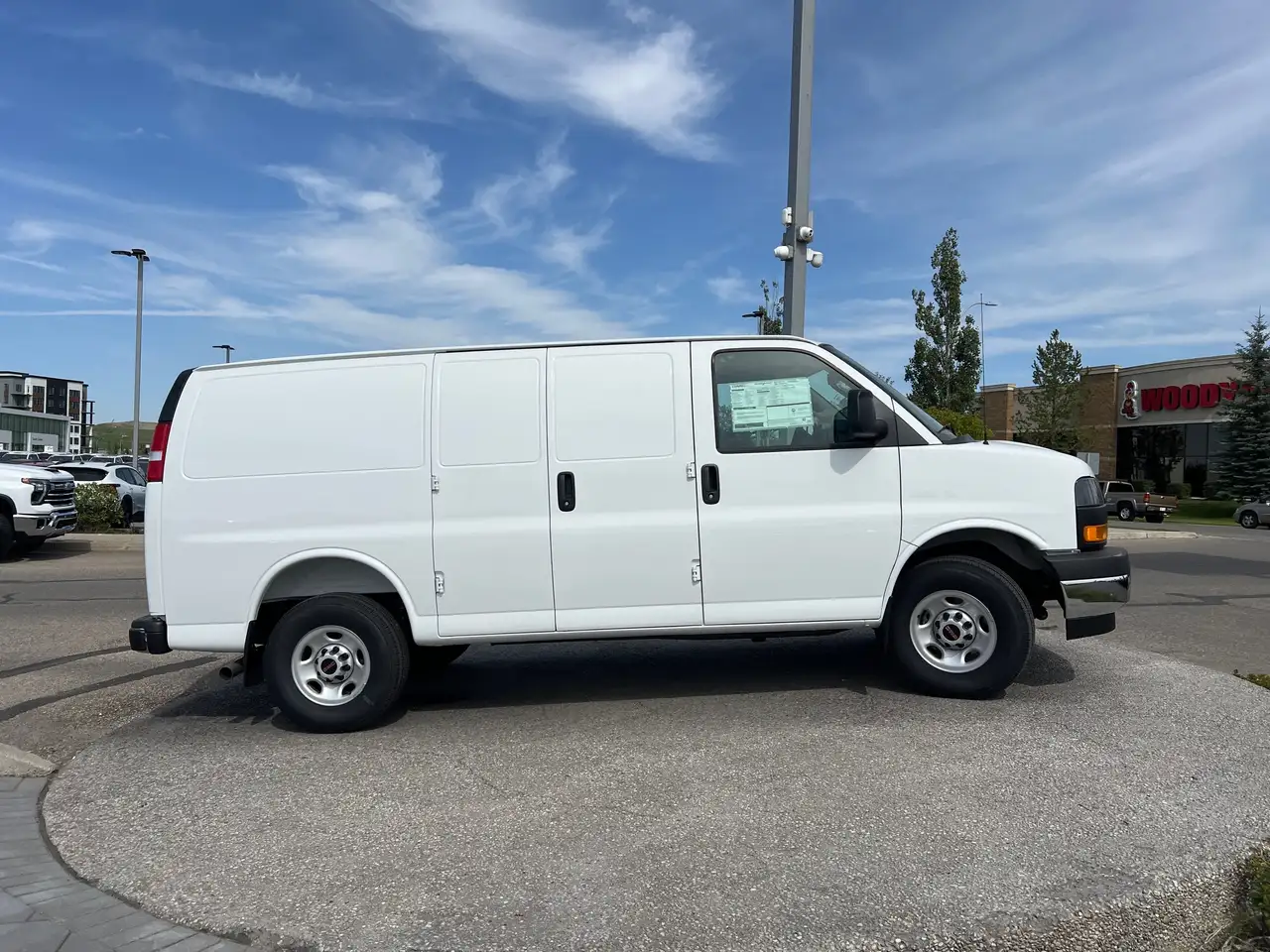 GMC Savana снимка GMC Savana