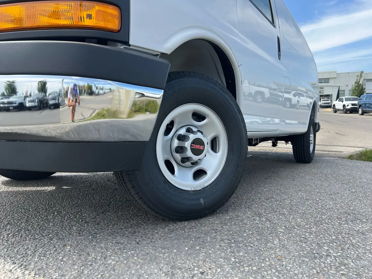 GMC Savana снимка GMC Savana