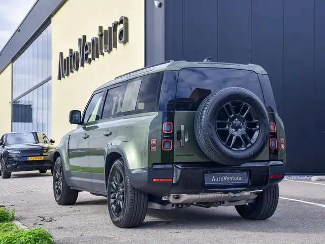 Land Rover Defender view 5