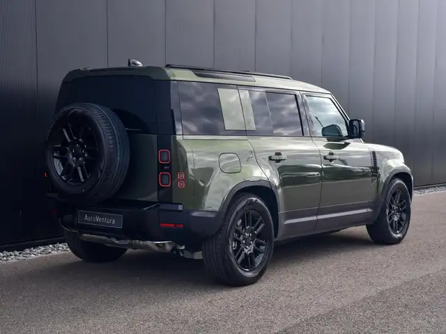 Land Rover Defender view 26