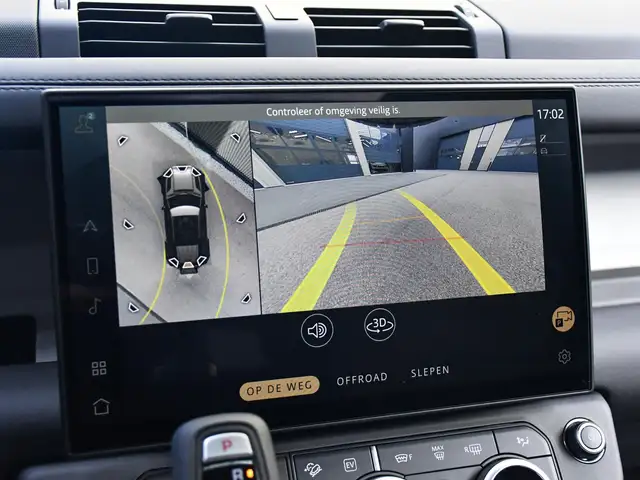 Land Rover Defender view 22