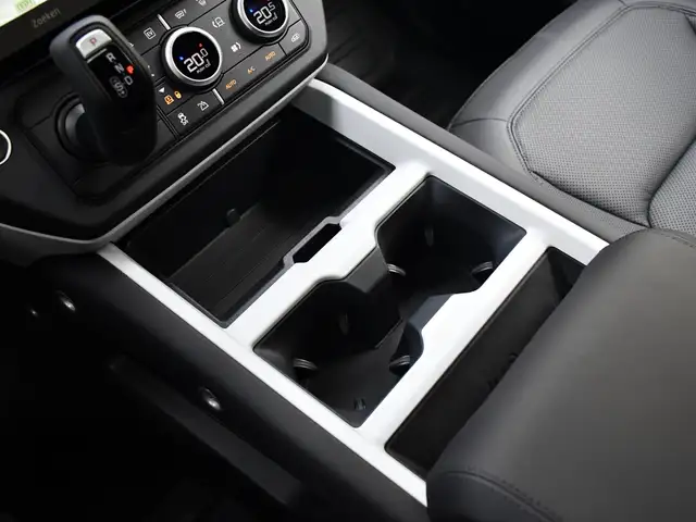 Land Rover Defender view 16