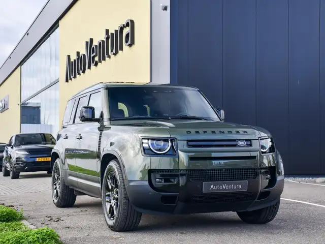 Land Rover Defender view 3