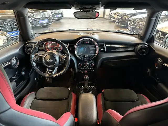 Mini Hatch view 6