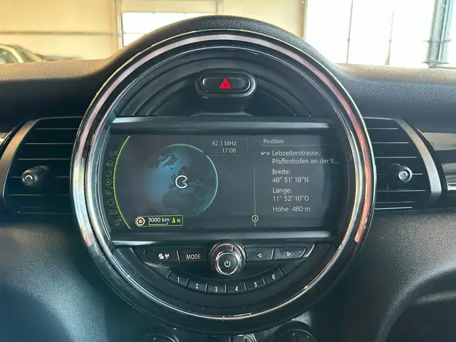 Mini Hatch view 14