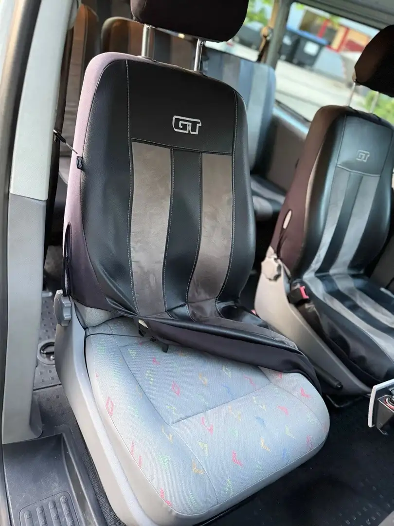 Volkswagen T5 Caravelle T5 Caravelle 8-Sitzer Срібний - 2