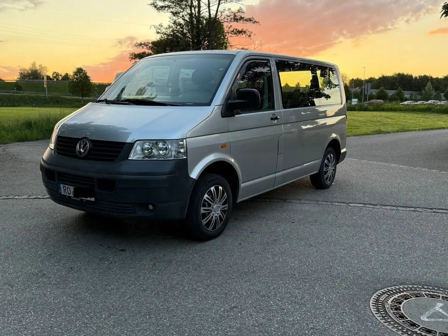 Volkswagen T5 Caravelle T5 Caravelle 8-Sitzer Срібний - 1
