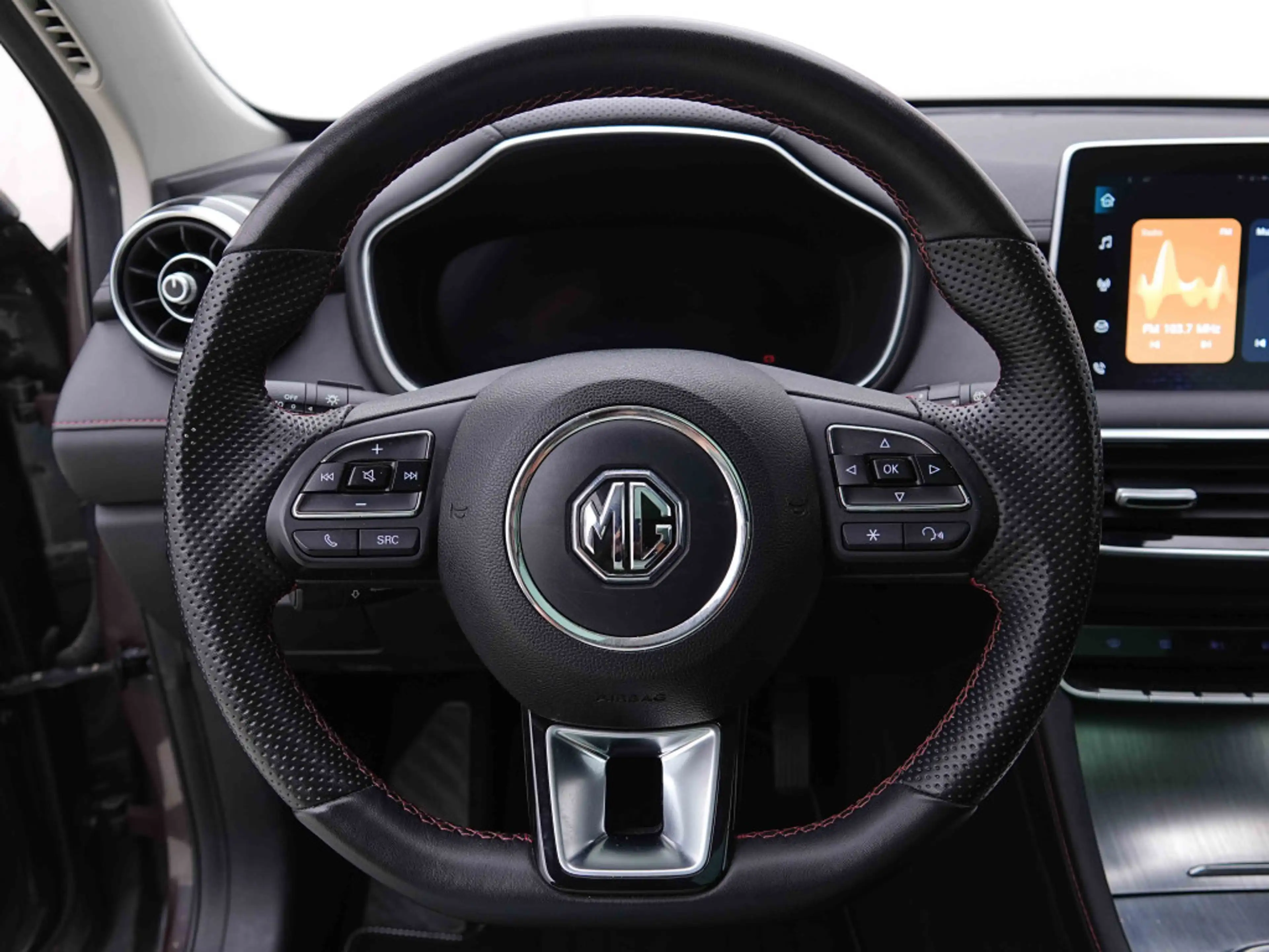 MG HS 1.5 T-GDi 162 Luxury | Pano | Leather | 360Cam | GPS | LED | ALU18 — photo 9