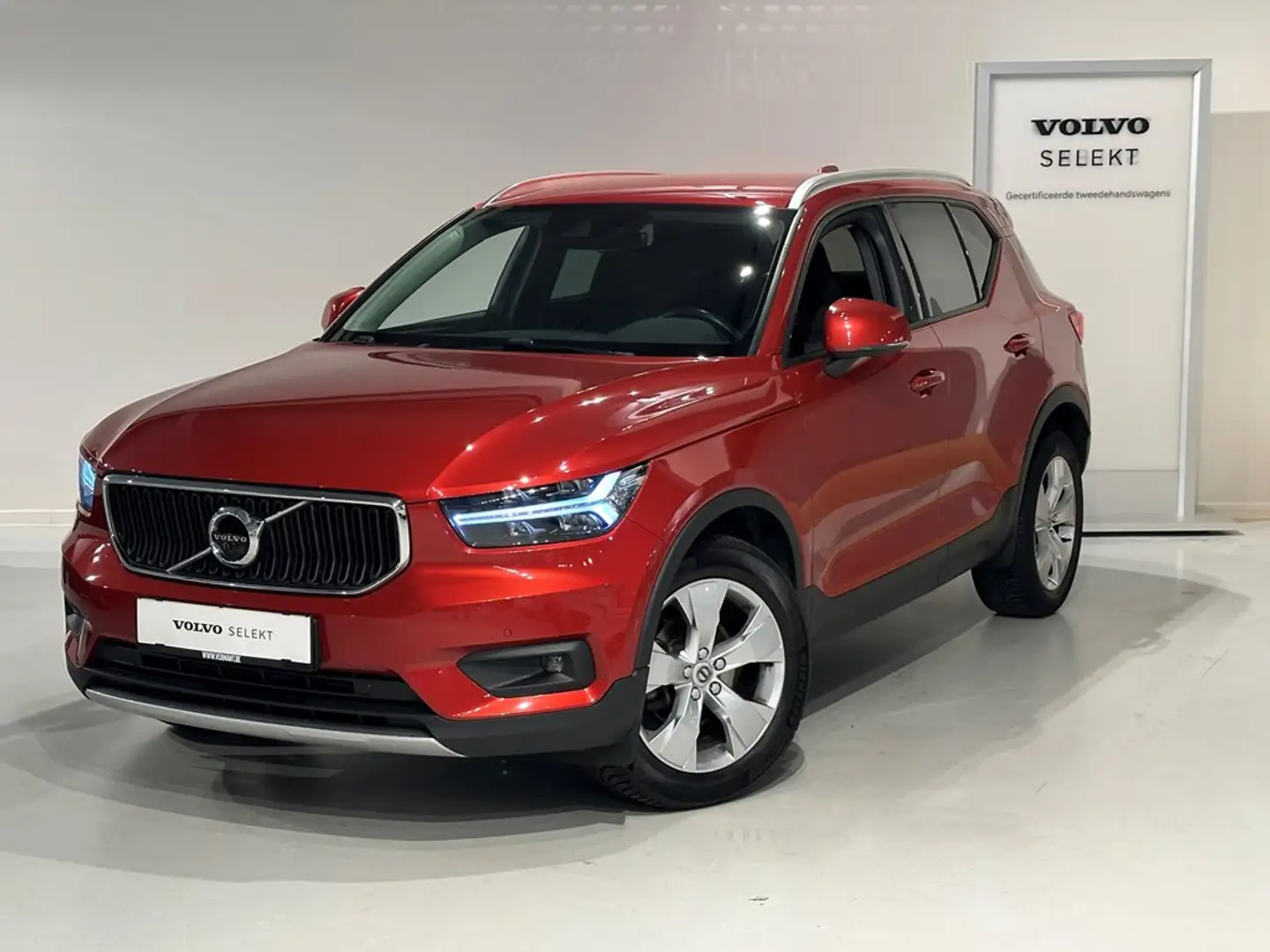 Volvo XC40 T3 momentum automaat + 360 camera Rojo - 1