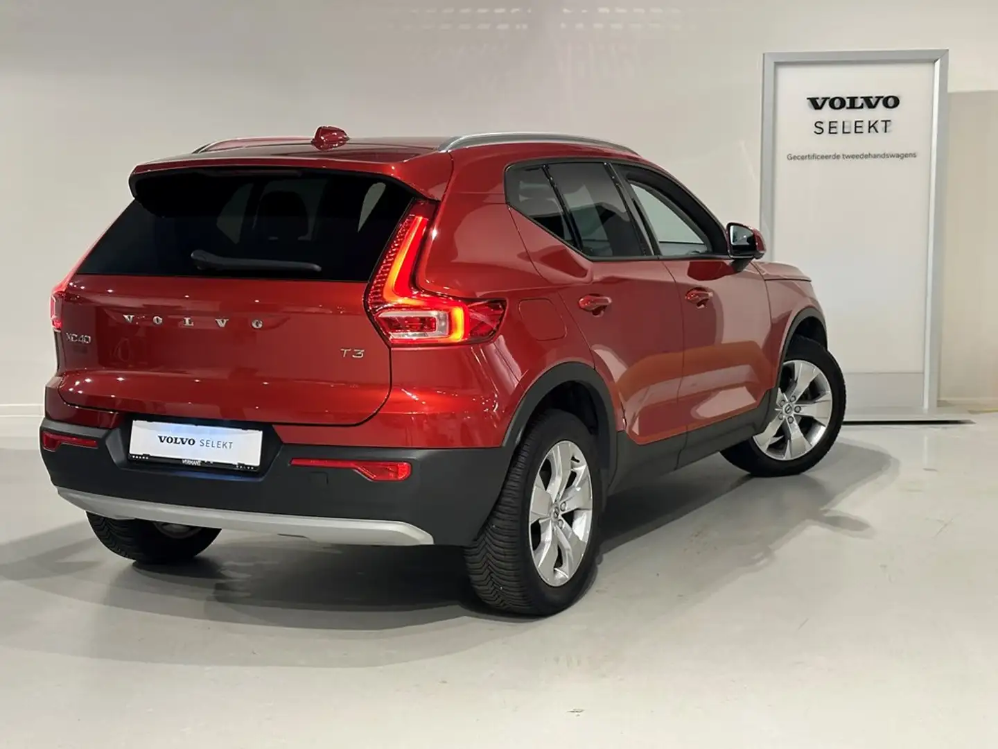 Volvo XC40 T3 momentum automaat + 360 camera Rojo - 2