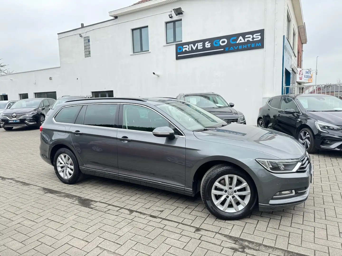 Volkswagen Passat Variant Passat Variant 1.6 TDI DSG ** 1 JAAR GARANTIE ** ! Grijs - 1