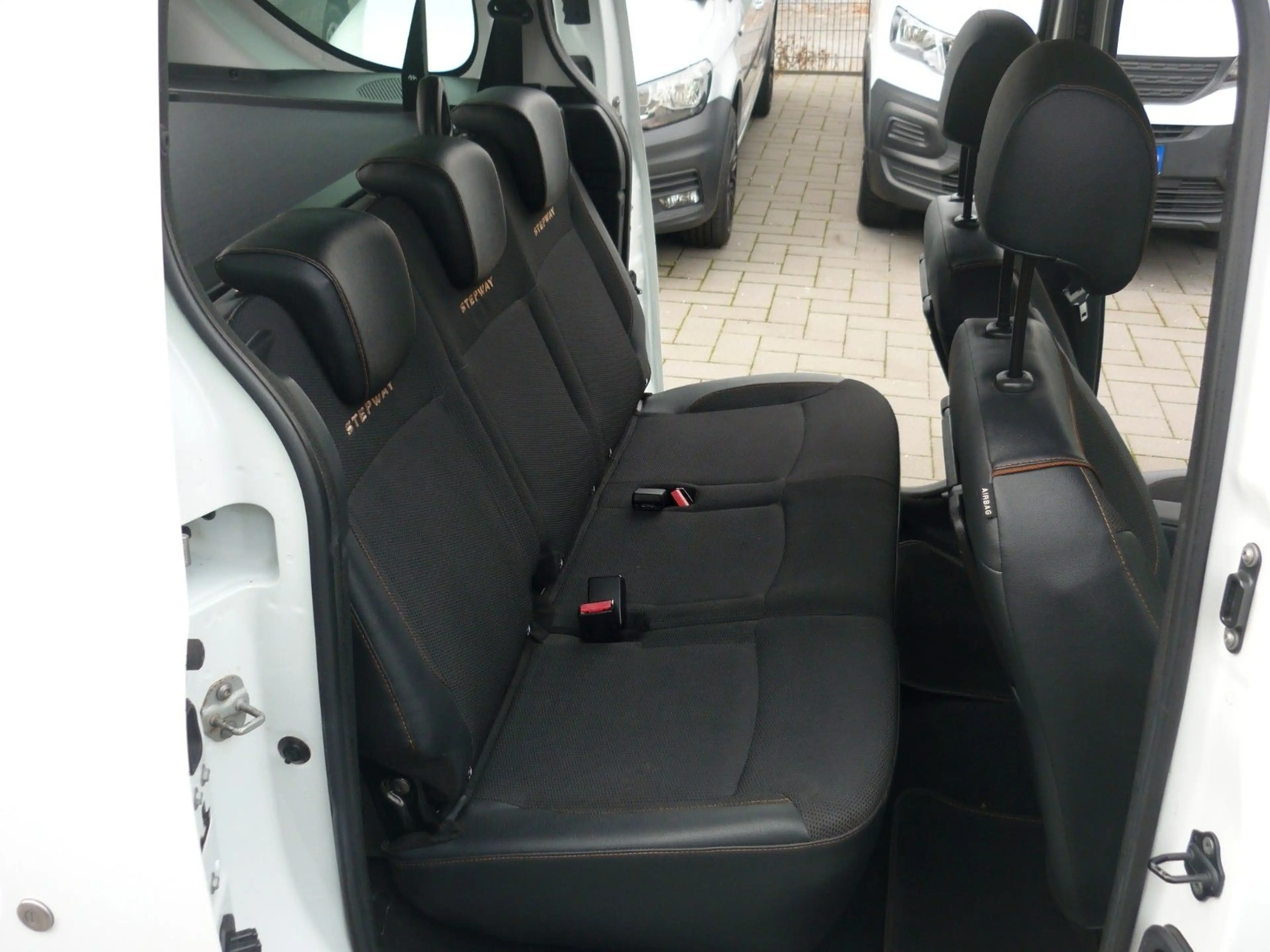 Dacia Dokker DOKKER 1,5DCI 90 STEPWAY-CELEBRATION+NAVI+TOP ! — photo 10