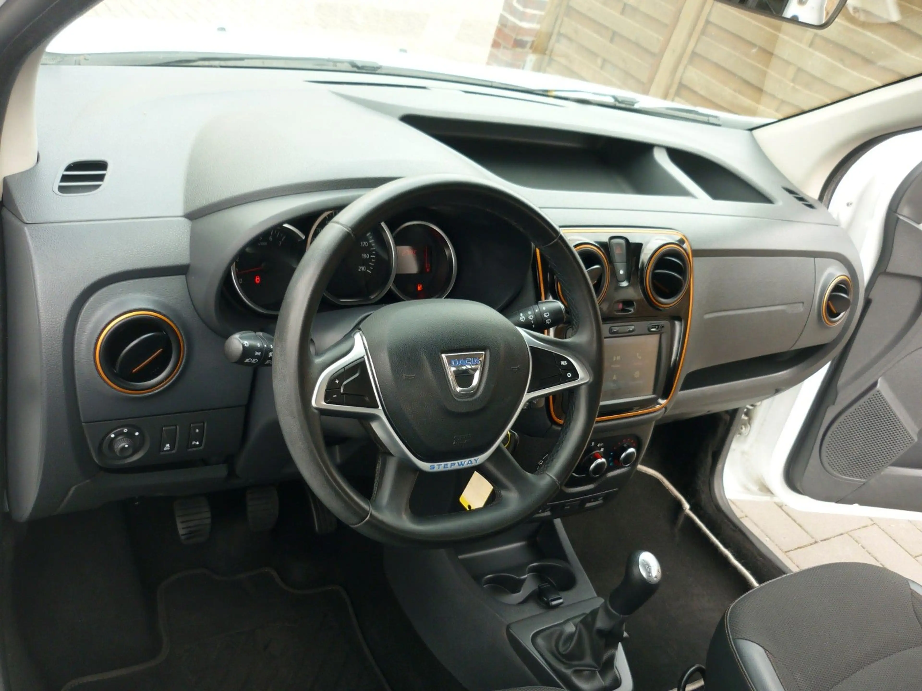 Dacia Dokker DOKKER 1,5DCI 90 STEPWAY-CELEBRATION+NAVI+TOP ! — photo 9