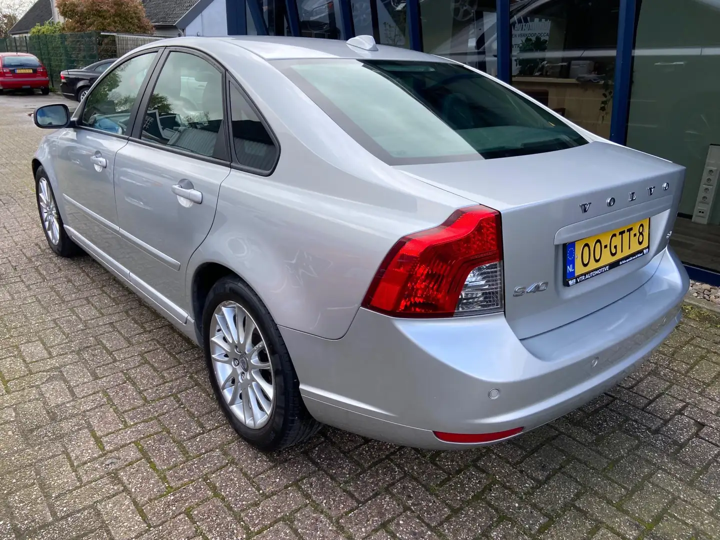 Volvo S40 2.4 Momentum Automaat NL AUTO / LEER / YOUNGTIMER Gris - 2