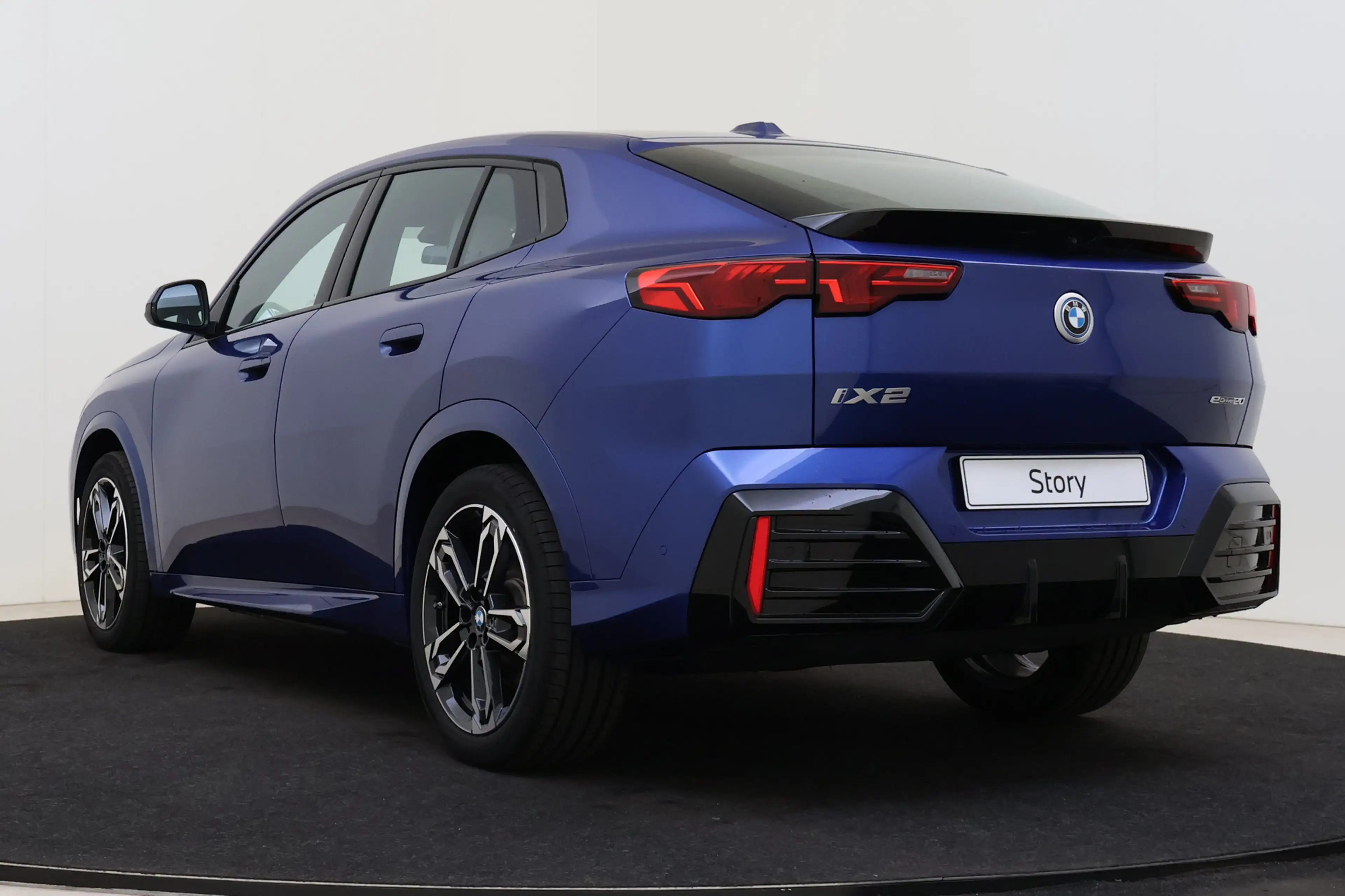 BMW iX2 eDrive20 M Sport / Sportstoelen / Comfort Access / — photo 15