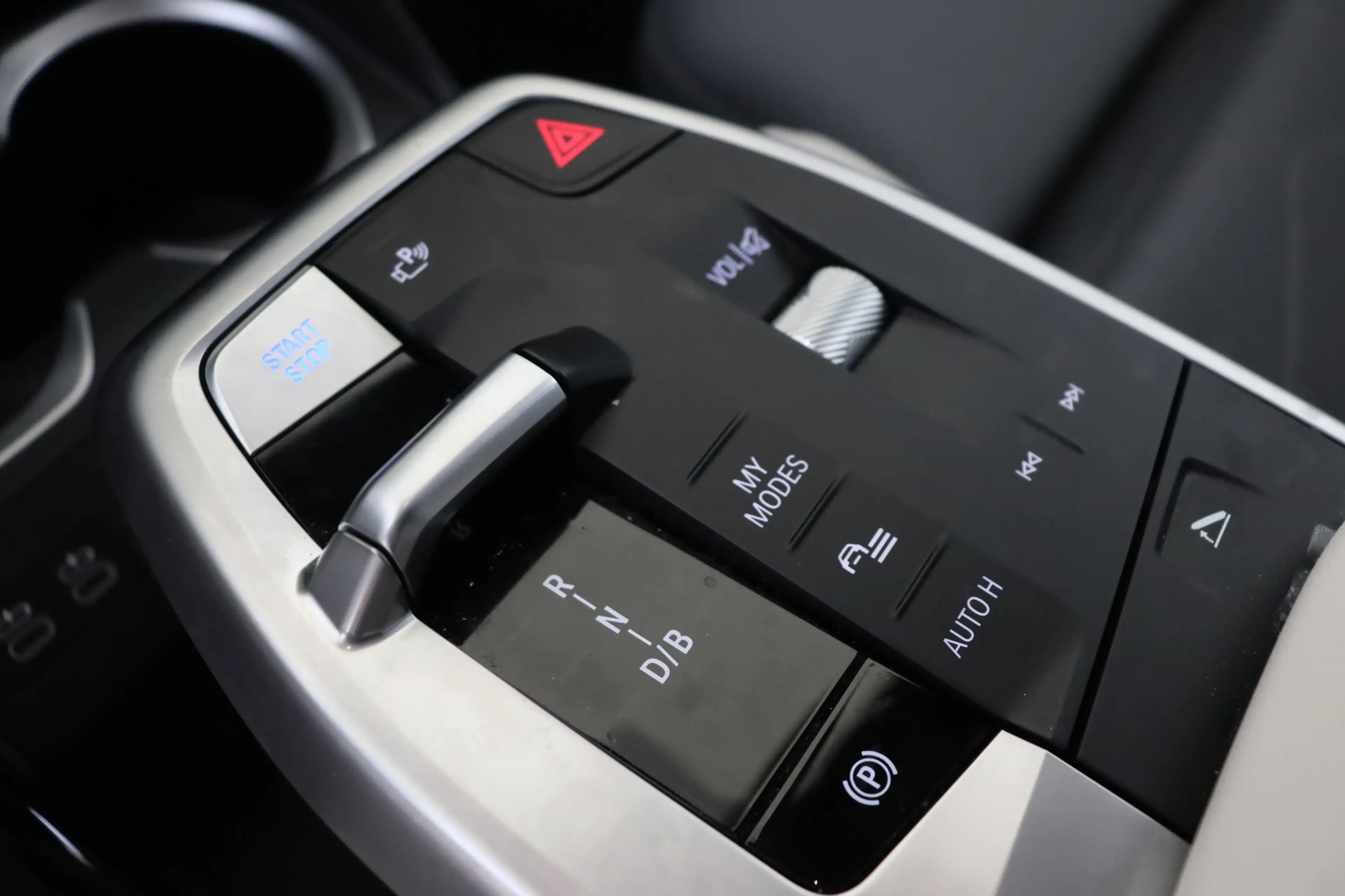 BMW iX2 eDrive20 M Sport / Sportstoelen / Comfort Access / — photo 6