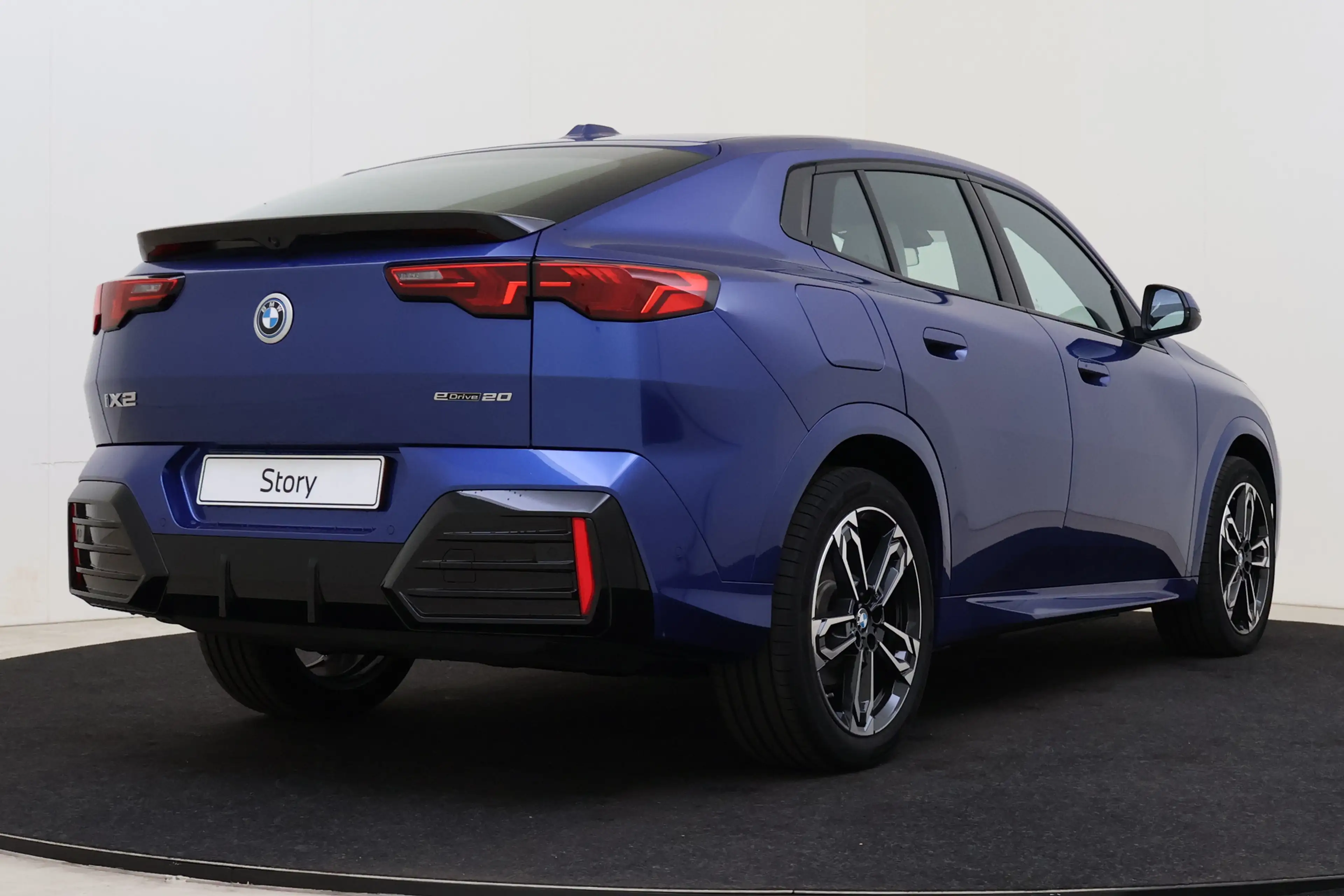 BMW iX2 eDrive20 M Sport / Sportstoelen / Comfort Access / — photo 2