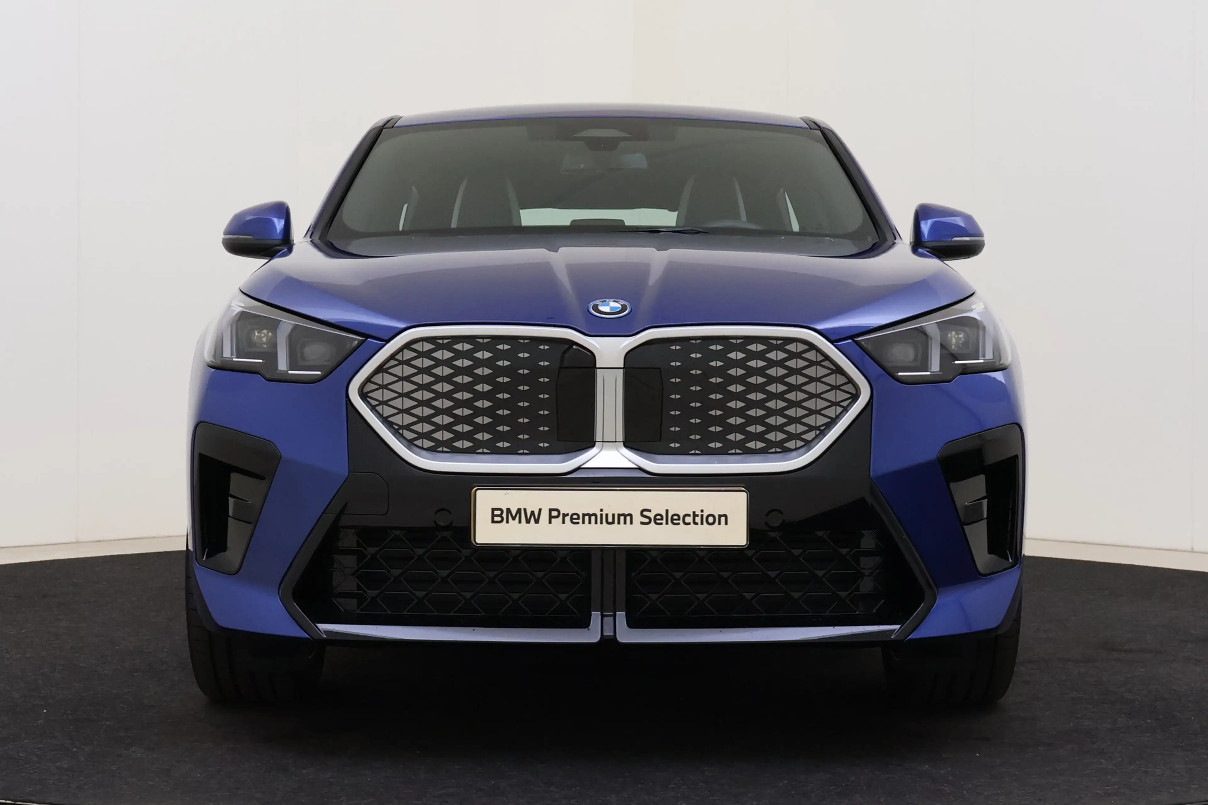 BMW iX2 eDrive20 M Sport / Sportstoelen / Comfort Access / — photo 4