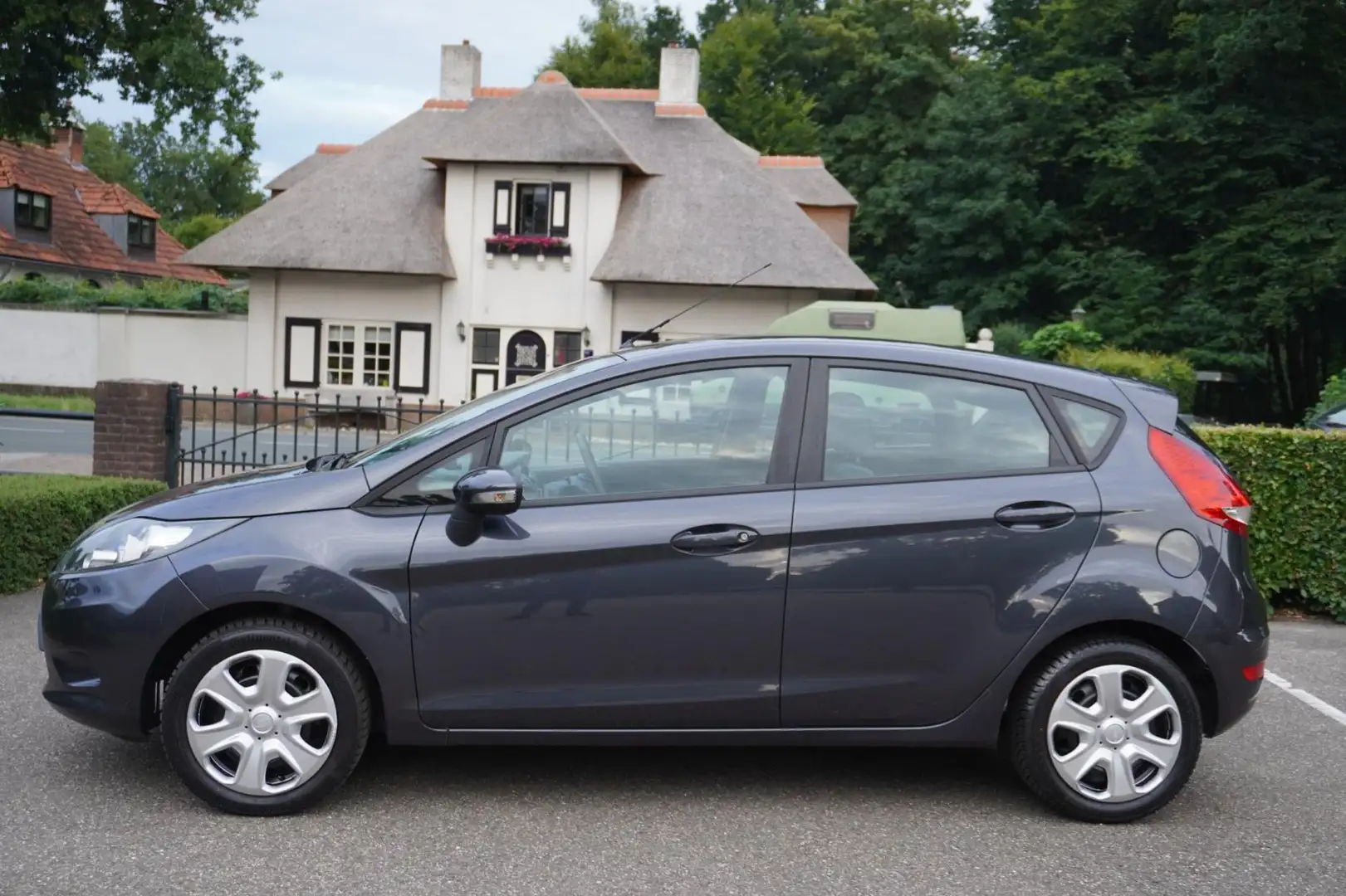 Ford Fiesta 1.25 Limited 5Drs Airco Grijs - 2
