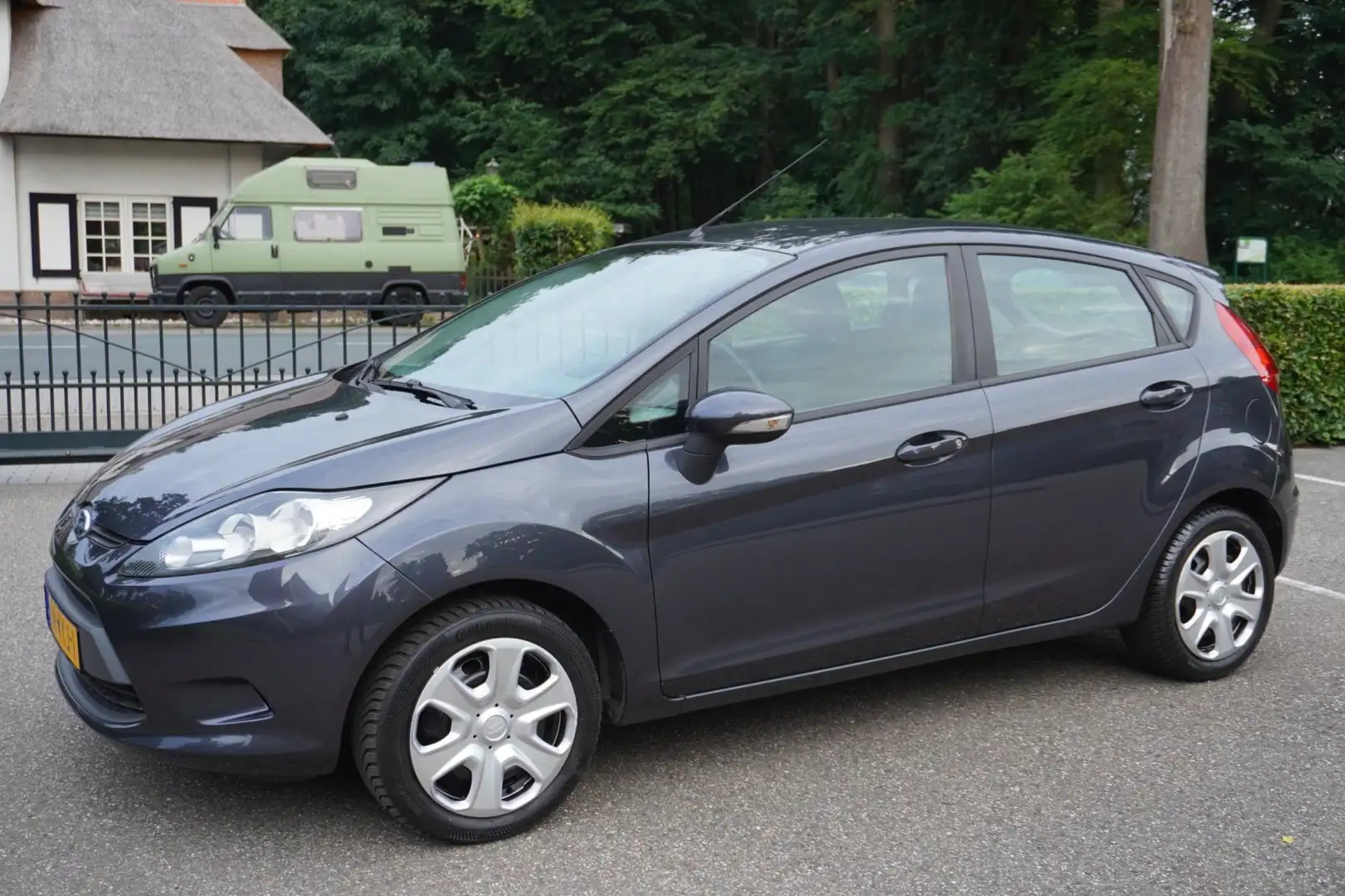 Ford Fiesta 1.25 Limited 5Drs Airco Grijs - 1