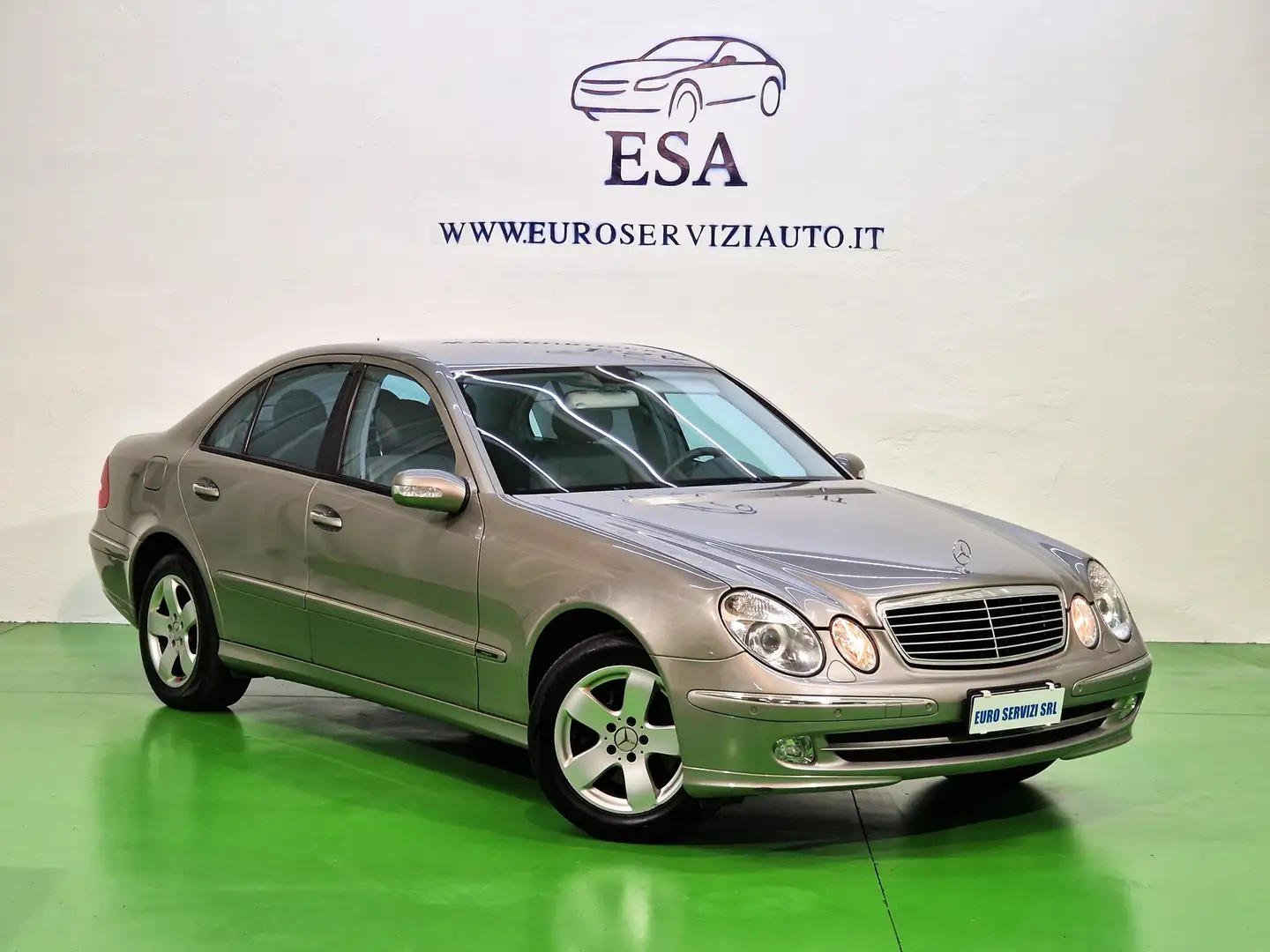Mercedes-Benz E 320 4matic          avantgarde Grijs - 1