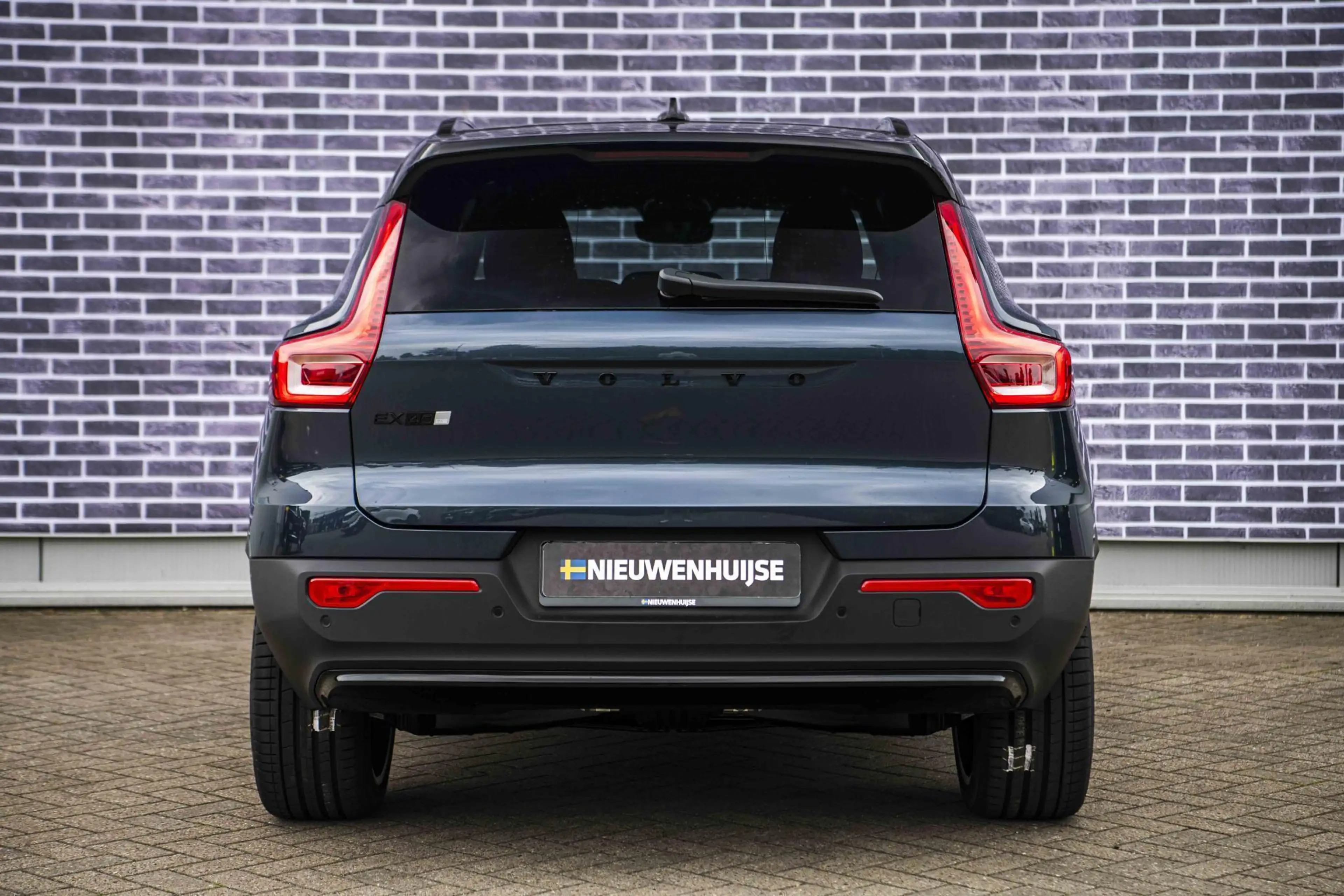 Volvo EX40 Single Motor Extended Range Ultra Black Edition | — photo 11