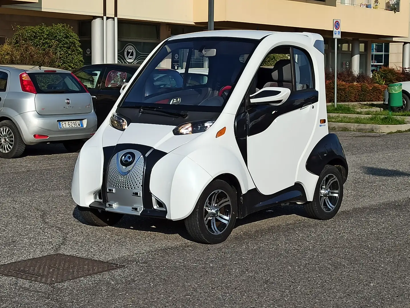XEV Kitty UNICO PROPRIETARIO GUIDABILE CON PAT A1 Bianco - 1