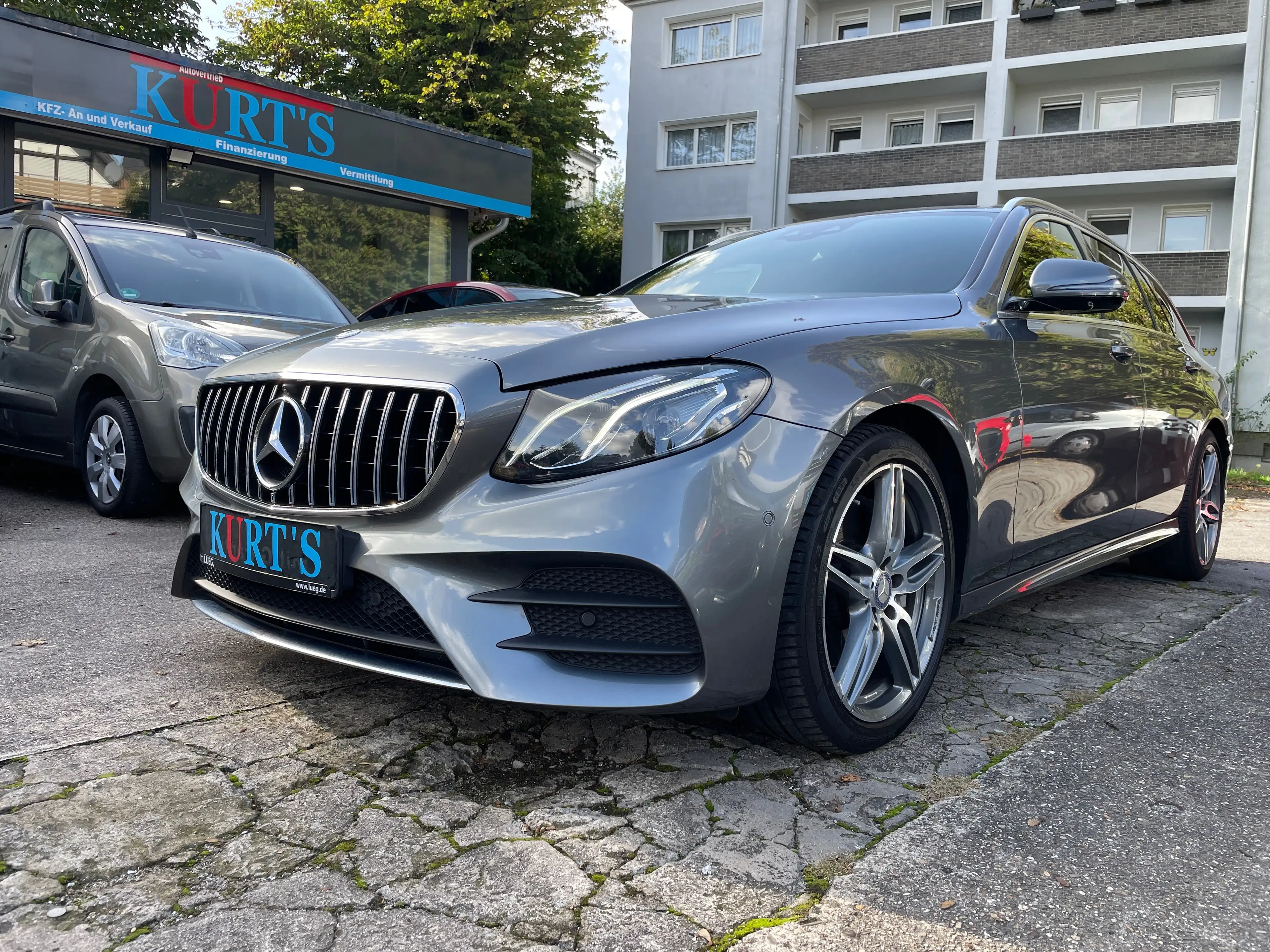 Mercedes-Benz E 220 E 220 d 2X AMG Line I.Hand Widescreen Cockpit Head Up 360 Cam. AHK PDC — photo 3