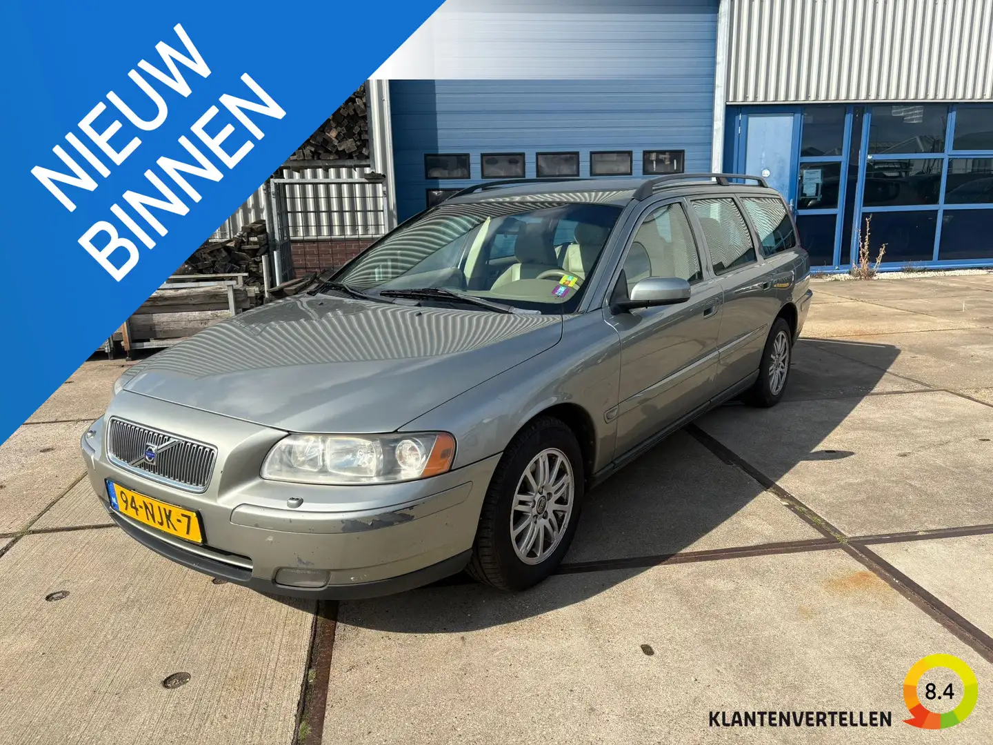 Volvo V70 2.4 Summum Inclusief nieuwe APK! Groen - 1