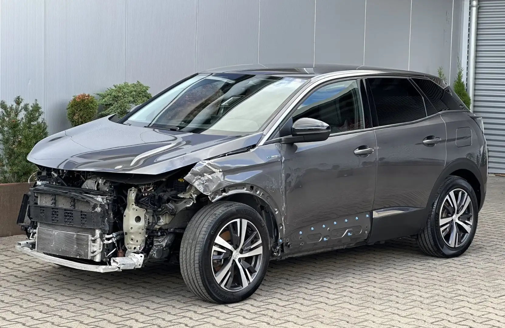 Peugeot 3008 1.6 Hybrid Allure*Leder*NAVI*LED*Kamera*ACC Grau - 2
