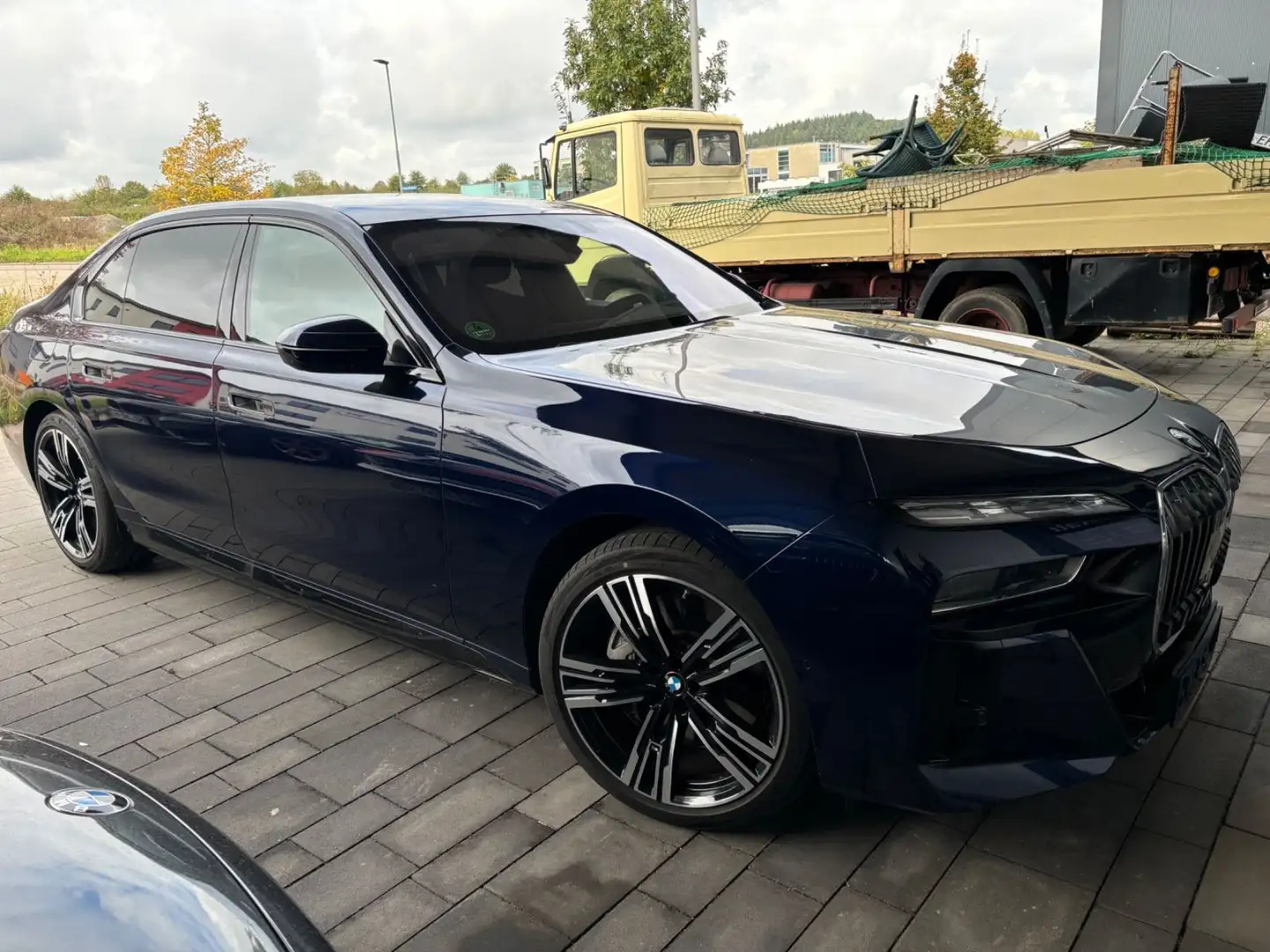 BMW 750 e xDrive MSport PRO B&W Bowers Iconic Blau - 1