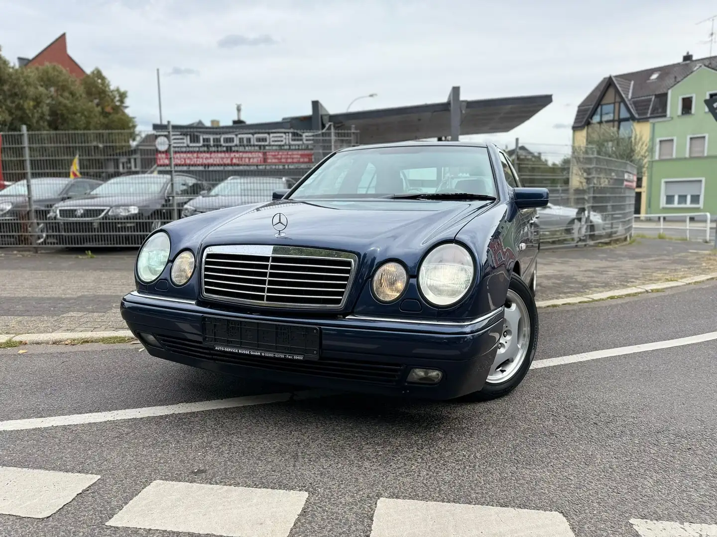 Mercedes-Benz E 280 E-Klasse Avantgarde*1.Hand*Xenon*Nichtraucher* Blau - 1