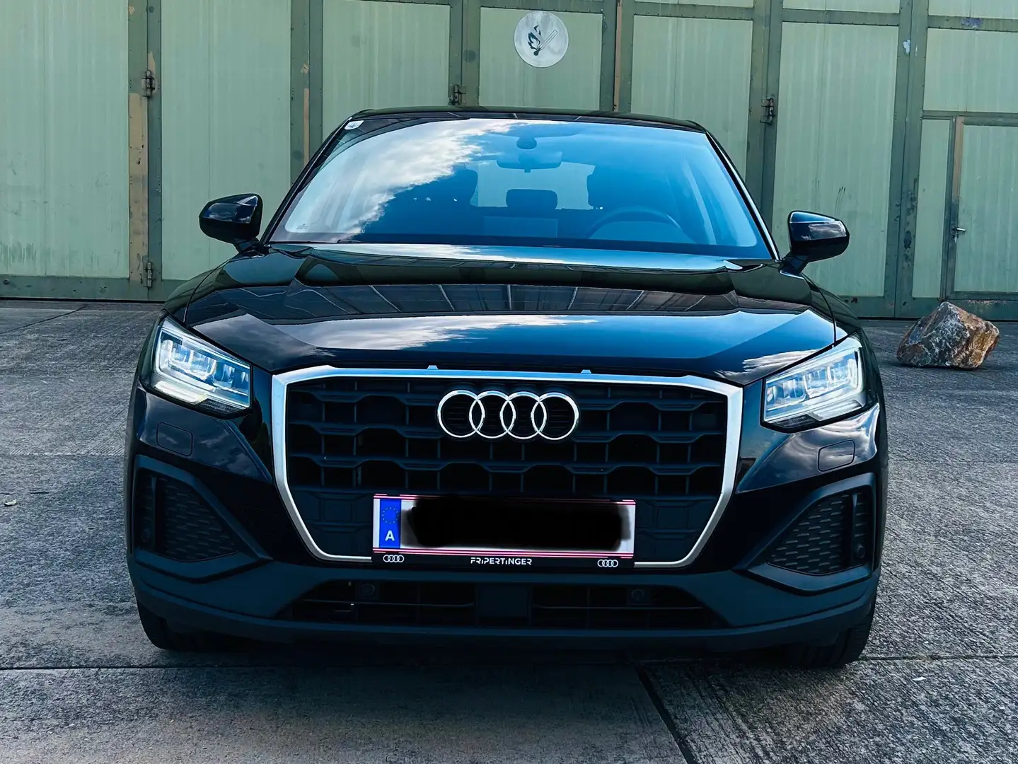 Audi Q2 30 TFSI intense Schwarz - 1