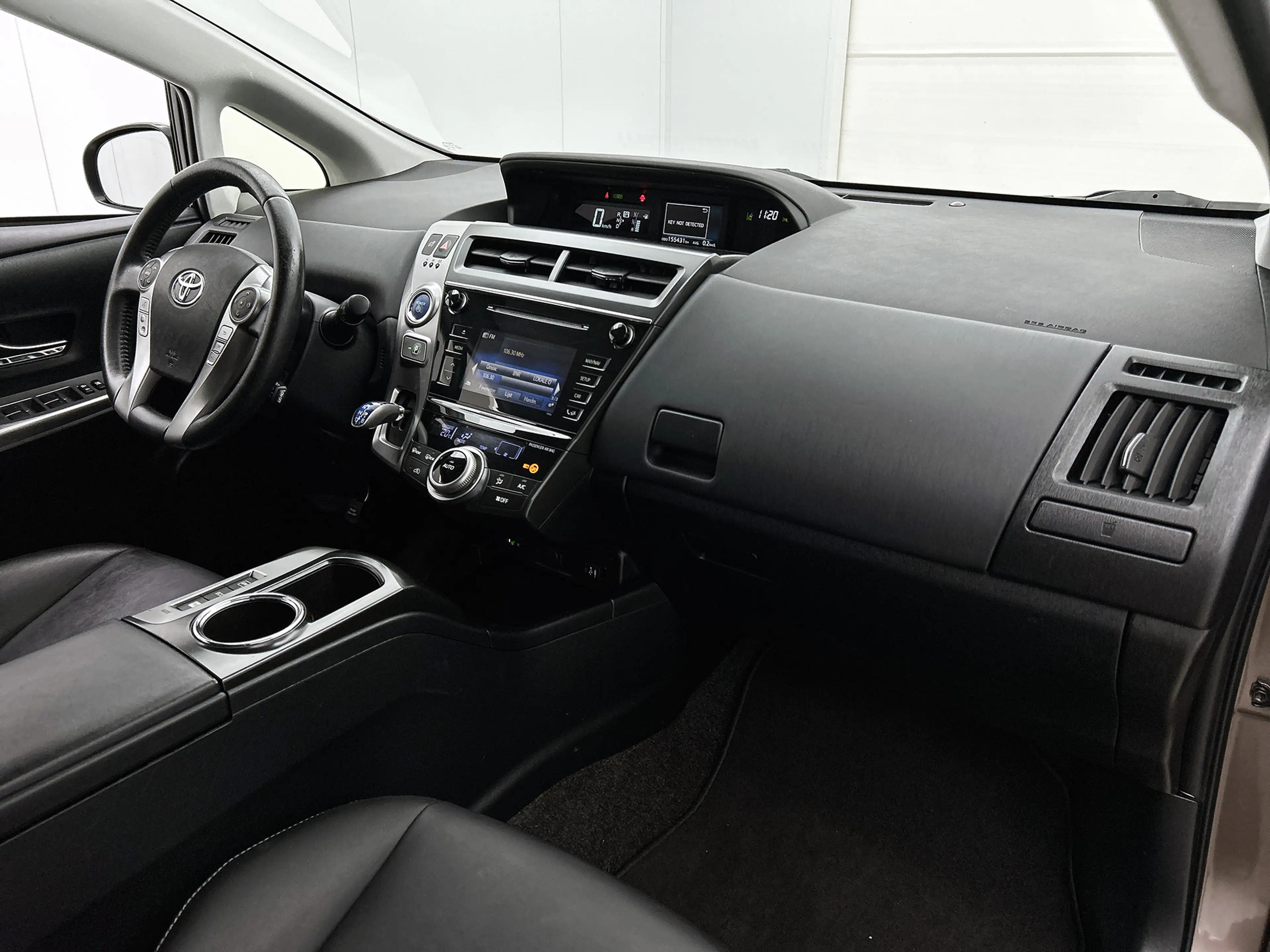 Toyota Prius+ 1.8 Executive — photo 6