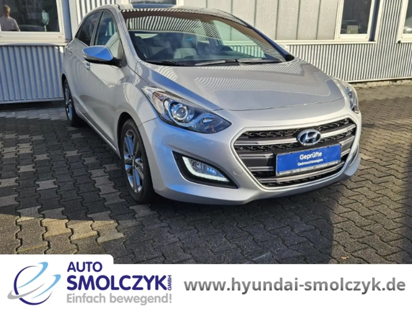 Hyundai i30 PASSION RÜCKFAHRKAMERA+SITZHEIZUNG Silber - 2