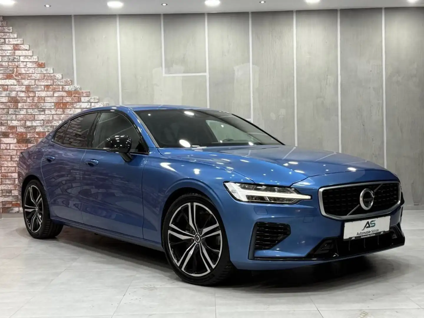 Volvo S60 2.0 T8 Plug-in Hybrid R-Design AWD B&W/Kamer Bleu - 2