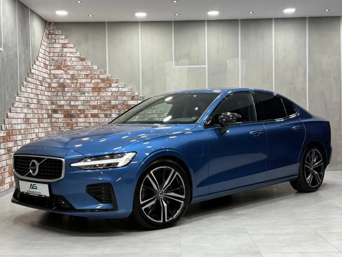 Volvo S60 2.0 T8 Plug-in Hybrid R-Design AWD B&W/Kamer Bleu - 1