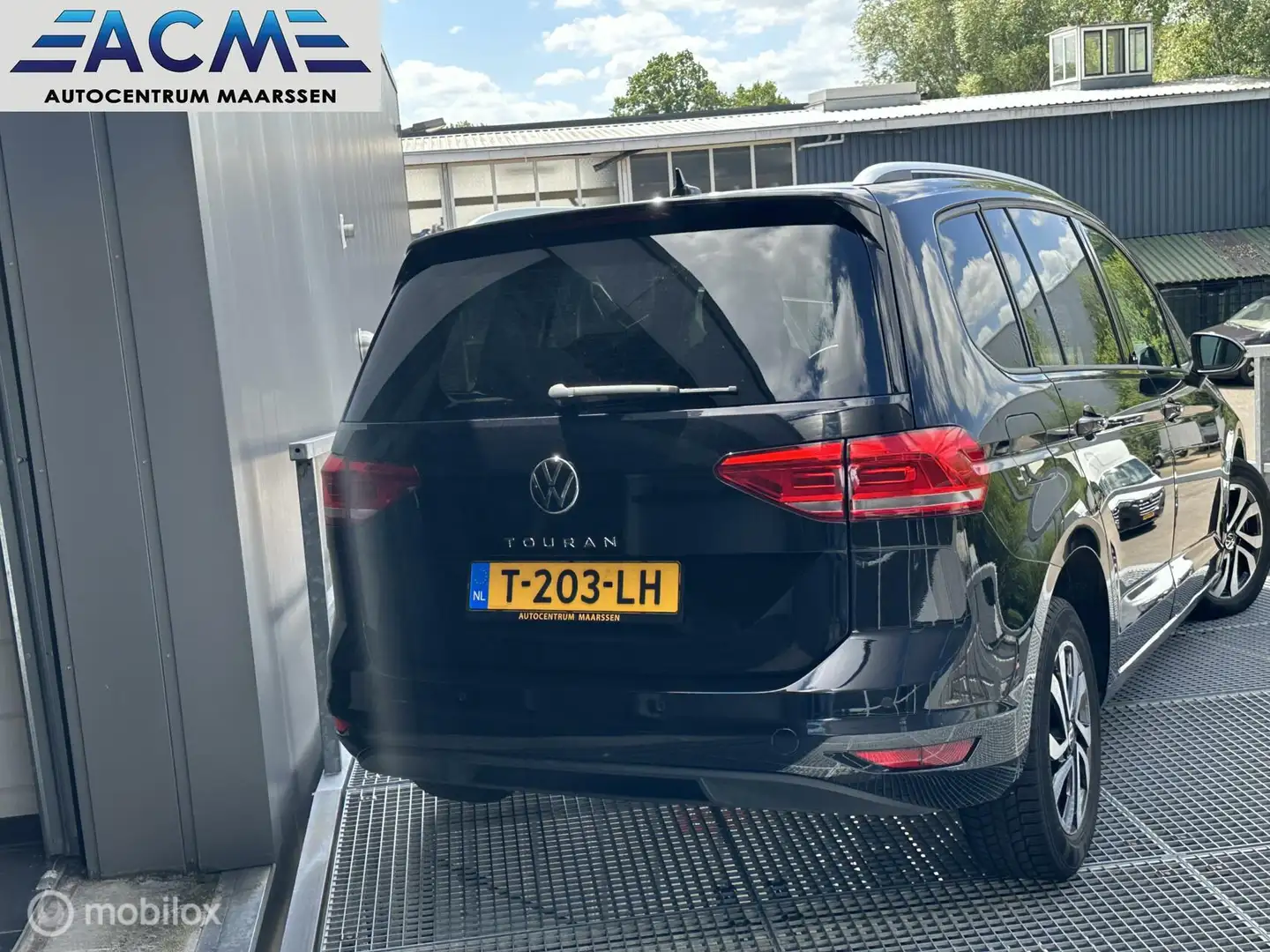 Volkswagen Touran 1.5 TSI Highline 7 persoons Zwart - 2