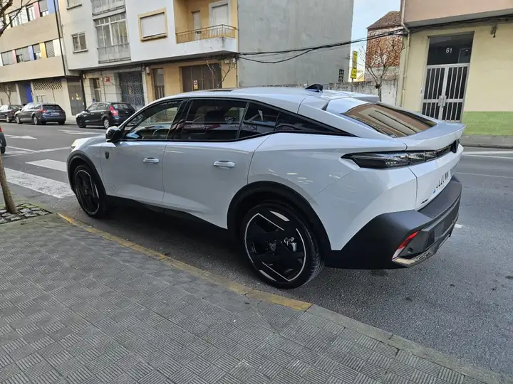 Peugeot 408 2025, foto 3