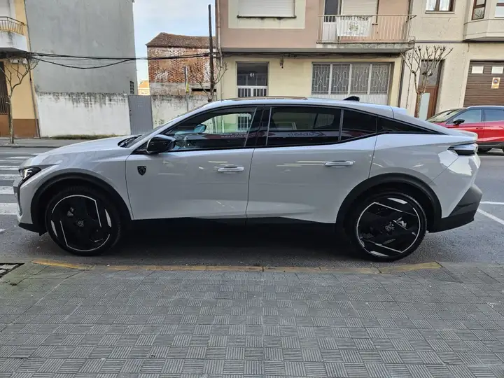 Peugeot 408 2025, foto 2