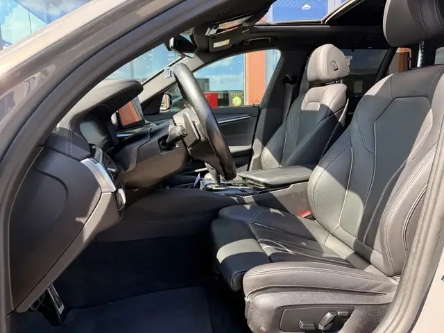 BMW 5 Series view 5