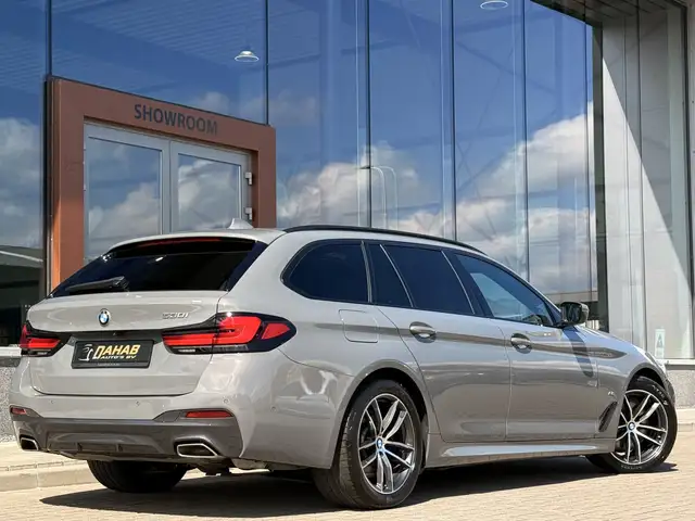 BMW 5 Series view 13
